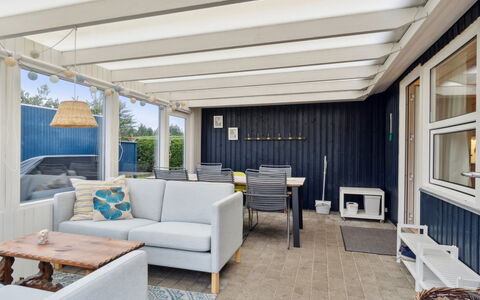 Ubavka - 200M from the Sea: Hout, Huis, Veranda, Dek, Hardwood, Dak, Beits, Houten Vloer, Eco Hotel