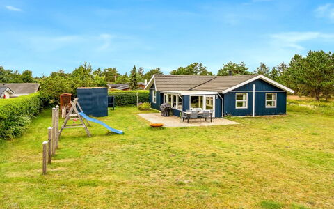 Ubavka - 200M from the Sea: Hout, Huis, Veranda, Dek, Hardwood, Dak, Beits, Houten Vloer, Eco Hotel