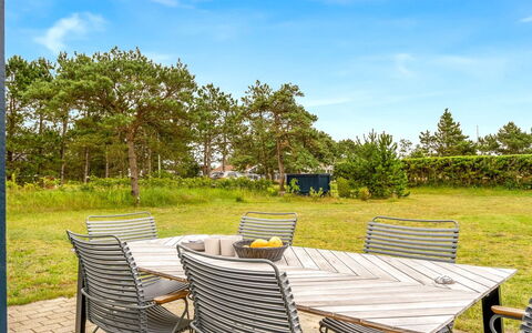 Ubavka - 200M from the Sea: Hout, Huis, Veranda, Dek, Hardwood, Dak, Beits, Houten Vloer, Eco Hotel