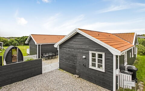Torhild - 700M from the Sea: Plafond, Flooring, Interieur Ontwerp, Verdieping, Samengesteld Materiaal, Meubilair, Toevlucht, Hotel, Ontwerp, Daylighting
