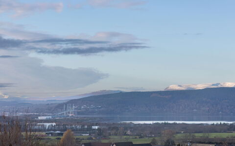Old Edinburgh Cottage: Wolk, Lucht, Atmosfeer, Berg, Cumulus, Boom, Horizon, Plain, Schemer, Landschap