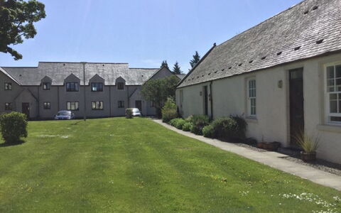 Old Edinburgh Cottage: Fabriek, Gebouw, Lucht, Venster, Huis, Vegetation, Boom, Biome, Buurt