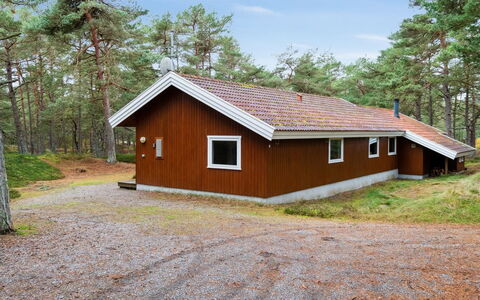 Micaela - 450M from the Sea: Hout, Dak, Architectuur, Huis, Huis, Verblijf, Siding, Hardwood, Helling, Landgoed