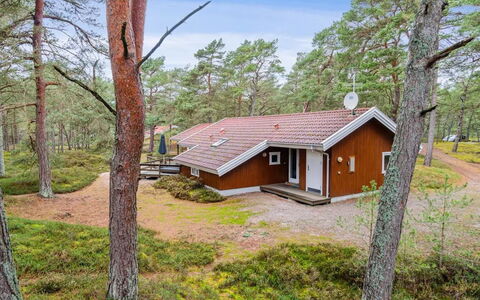 Micaela - 450M from the Sea: Hout, Dak, Architectuur, Huis, Huis, Verblijf, Siding, Hardwood, Helling, Landgoed
