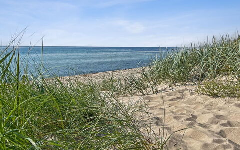 Micaela - 450M from the Sea: Hout, Dak, Architectuur, Huis, Huis, Verblijf, Siding, Hardwood, Helling, Landgoed