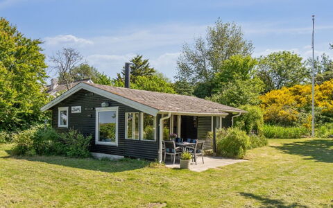Benthe - 200M from the Sea: Dak, Huis, Huis, Verblijf, Deur, Siding, Dek, Veranda, Plank, Hardwood