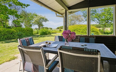 Benthe - 200M from the Sea: Dak, Huis, Huis, Verblijf, Deur, Siding, Dek, Veranda, Plank, Hardwood