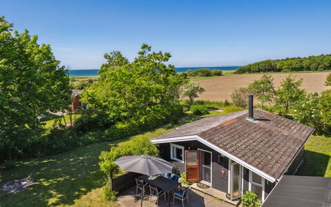 Benthe - 200M from the Sea: Dak, Huis, Huis, Verblijf, Deur, Siding, Dek, Veranda, Plank, Hardwood