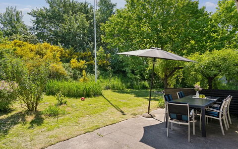 Benthe - 200M from the Sea: Dak, Huis, Huis, Verblijf, Deur, Siding, Dek, Veranda, Plank, Hardwood