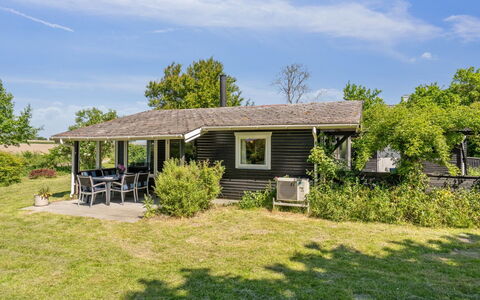 Benthe - 200M from the Sea: Dak, Huis, Huis, Verblijf, Deur, Siding, Dek, Veranda, Plank, Hardwood