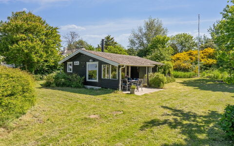 Benthe - 200M from the Sea: Dak, Huis, Huis, Verblijf, Deur, Siding, Dek, Veranda, Plank, Hardwood