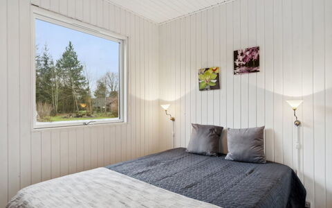 Suvi - 700M from the Sea: Hout, Plafond, Plank, Slaapkamer, Hardwood, Beits, Houten Vloer, Bedding, Lichte Inrichting, Bed