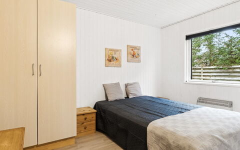 Suvi - 700M from the Sea: Hout, Interieur Ontwerp, Slaapkamer, Flooring, Bed, Meubilair, Verdieping, Plafond, Kamer, Houten Vloer