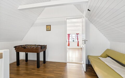 Eliane - 1.8Km from the Sea: Hout, Dak, Architectuur, Huis, Huis, Verblijf, Siding, Hardwood, Helling, Landgoed
