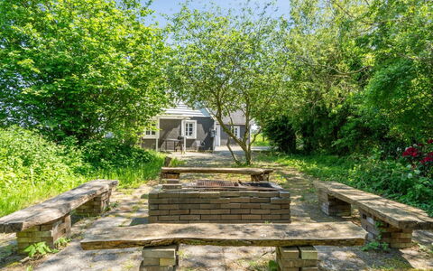 Eliane - 1.8Km from the Sea: Hout, Dak, Architectuur, Huis, Huis, Verblijf, Siding, Hardwood, Helling, Landgoed