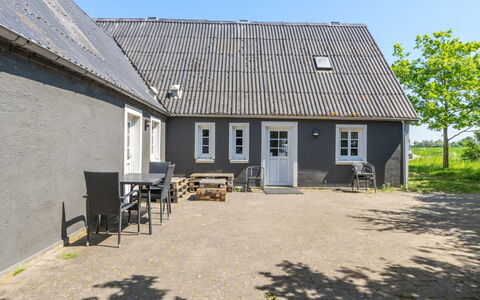 Eliane - 1.8Km from the Sea: Hout, Dak, Architectuur, Huis, Huis, Verblijf, Siding, Hardwood, Helling, Landgoed