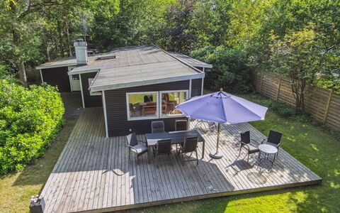 Herminia - 800M from the Sea: Hout, Dak, Architectuur, Huis, Huis, Verblijf, Siding, Hardwood, Helling, Landgoed
