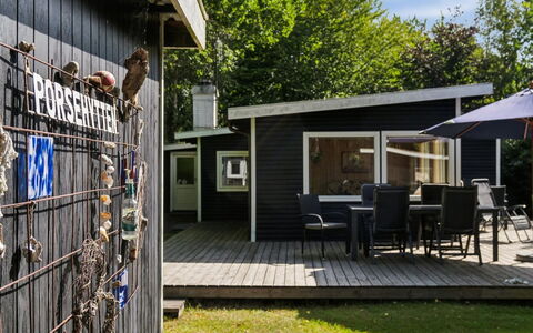 Herminia - 800M from the Sea: Hout, Dak, Architectuur, Huis, Huis, Verblijf, Siding, Hardwood, Helling, Landgoed