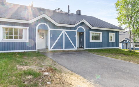 Teerenpesue G 61: Blauw, Dak, Huis, Huis, Verblijf, Siding, Deur, Landgoed, Oprit, Schaduw