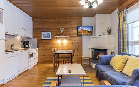 Urupää D 17: Meubilair, Hout, Interieur Ontwerp, Plafond, Kamer, Verdieping, Flooring, Huis, Tafel, Woonkamer