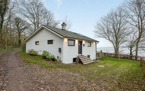 Lika - 25M to the Fjord: Woongebied, Dak, Voorstad, Oprit, Landgoed, Schoorsteen