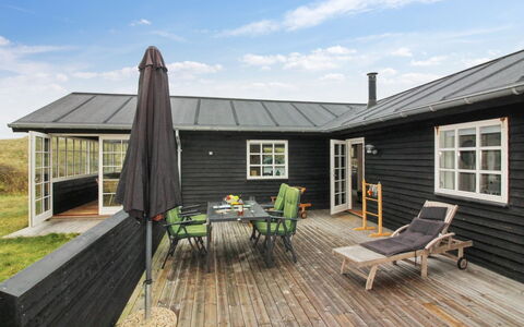 Merina - 150M from the Sea: Huis, Huis, Deur, Dak, Verblijf, Landgoed, Tuin, Schaduw, Siding, Werf