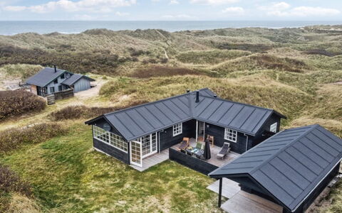 Merina - 150M from the Sea: Huis, Huis, Deur, Dak, Verblijf, Landgoed, Tuin, Schaduw, Siding, Werf