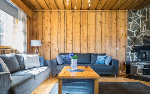 Soidinaukia a 11: Meubilair, Flooring, Hout, Interieur Ontwerp, Verdieping, Plafond, Houten Vloer, Huis, Woonkamer, Verlichting