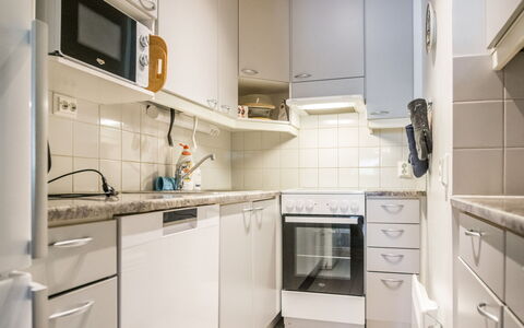 Soidinaukia a 11: Toestel Van De Keuken, Keuken, Major Appliance, Countertop, Interieur Ontwerp, Cabinetry, Flooring, Huishoudapparatuur, Wastafel, Verdieping