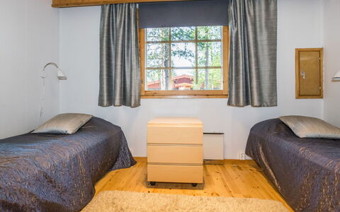 Soidinaukia a 11: Hout, Flooring, Verdieping, Interieur Ontwerp, Plafond, Kamer, Slaapkamer, Appartement, Bed, Beits