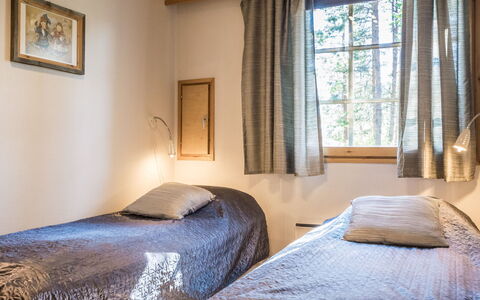 Soidinaukia a 11: Bed, Slaapkamer, Laken, Bedding, Plafond, Interieur Ontwerp, Verdieping, Linens, Meubilair, Kamer