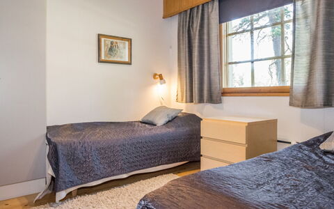 Soidinaukia a 11: Hout, Meubilair, Interieur Ontwerp, Verdieping, Flooring, Bed, Plafond, Slaapkamer, Kamer, Appartement