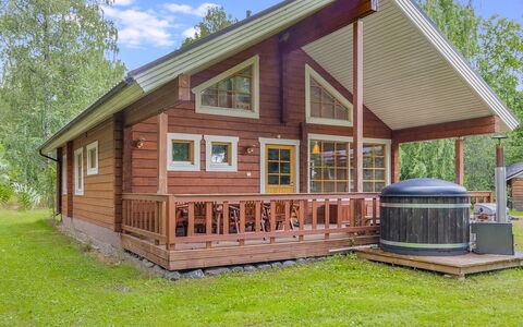 Anttoora 3: Hout, Verblijf, Huis, Huis, Siding, Blokhut, Veranda, Hardwood, Garden Gebouwen, Werf