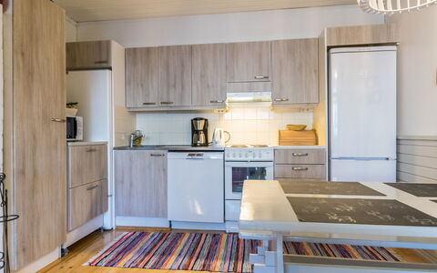 Teerenpesue a 6: Keuken, Meubilair, Toestel Van De Keuken, Hout, Flooring, Major Appliance, Countertop, Interieur Ontwerp, Plafond, Verdieping