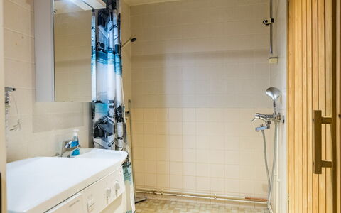 Teerenpesue a 6: Flooring, Interieur Ontwerp, Verdieping, Muur, Loodgieterswerkinrichting, Badkamer, Loodgieter, Kamer, Tegel, Toilet
