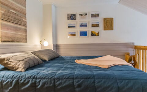 Teerenpesue a 6: Bed, Meubilair, Slaapkamer, Interieur Ontwerp, Bedding, Laken, Hout, Linens, Plafond, Verdieping