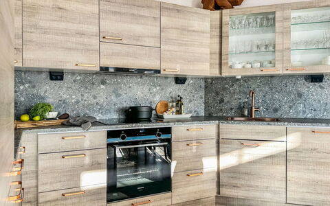 Kontiokota: Cabinetry, Keuken, Countertop, Meubilair, Toestel Van De Keuken, Hout, Lade, Flooring, Kast, Interieur Ontwerp