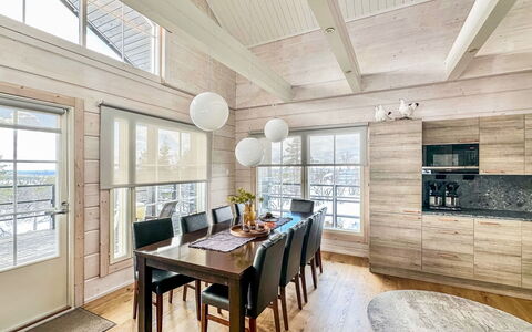 Kontiokota: Meubilair, Interieur Ontwerp, Flooring, Houten Vloer, Hout, Plafond, Verdieping, Keuken En Eettafel, Lichte Inrichting, Eetkamer