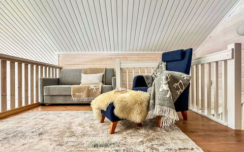Kontiokota: Meubilair, Flooring, Interieur Ontwerp, Verdieping, Hout, Houten Vloer, Plafond, Woonkamer, Bankstel, Kamer
