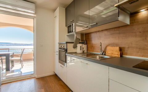 Karlobag 180: Interieur Ontwerp, Flooring, Verdieping, Major Appliance, Appartement, Countertop, Keuken, Kamer, Gootsteen, Cabinetry