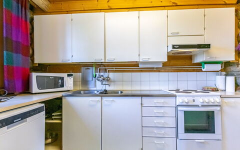 Kiilopalkinen: Keuken, Toestel Van De Keuken, Major Appliance, Countertop, Hout, Interieur Ontwerp, Flooring, Plafond, Verdieping, Wastafel