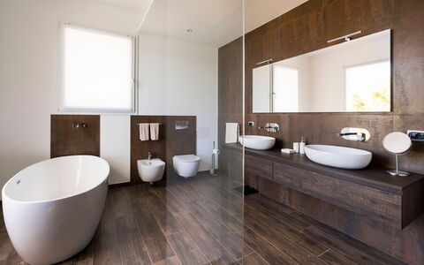 Villa Maddalena - Siracusa, Sicilia: Spiegel, Loodgieterswerkinrichting, Kraan, Eigendom, Badkamerkast, Wastafel, Wastafel In De Badkamer, Badkamer, Gebouw, Hout