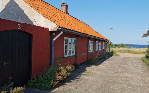 Elvira - 300M from the Sea: Hout, Dak, Architectuur, Huis, Huis, Verblijf, Siding, Hardwood, Helling, Landgoed