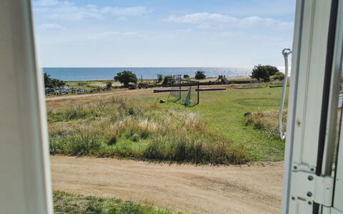 Elvira - 300M from the Sea: Hout, Dak, Architectuur, Huis, Huis, Verblijf, Siding, Hardwood, Helling, Landgoed