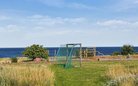 Elvira - 300M from the Sea: Hout, Dak, Architectuur, Huis, Huis, Verblijf, Siding, Hardwood, Helling, Landgoed