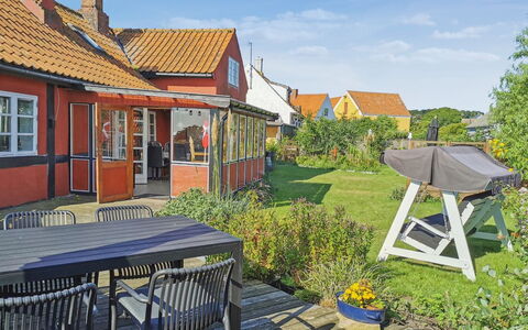 Elvira - 300M from the Sea: Hout, Dak, Architectuur, Huis, Huis, Verblijf, Siding, Hardwood, Helling, Landgoed