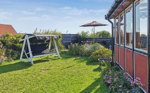 Elvira - 300M from the Sea: Hout, Dak, Architectuur, Huis, Huis, Verblijf, Siding, Hardwood, Helling, Landgoed