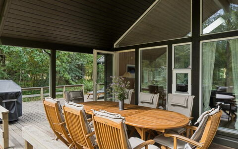 Ellynor - 600M from the Sea: Hout, Veranda, Meubilair, Stoel, Deur, Hardwood, Huis, Keuken En Eettafel, Verblijf, Dek