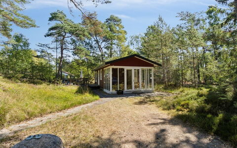 Fredsine - 1.2Km from the Sea: Hout, Dak, Architectuur, Huis, Huis, Verblijf, Siding, Hardwood, Helling, Landgoed