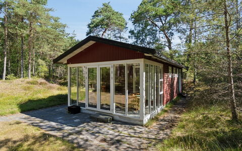 Fredsine - 1.2Km from the Sea: Hout, Dak, Architectuur, Huis, Huis, Verblijf, Siding, Hardwood, Helling, Landgoed